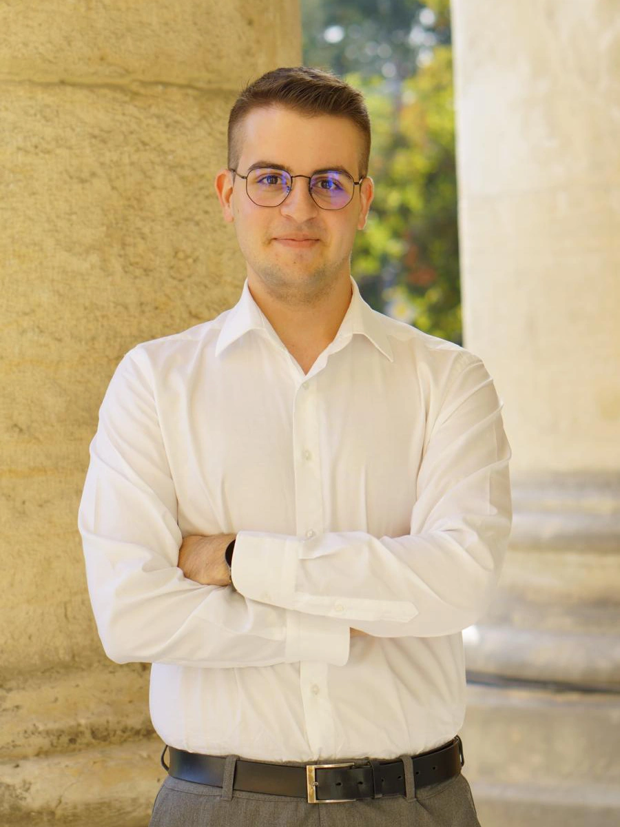 Portrait of Rareș Dabu